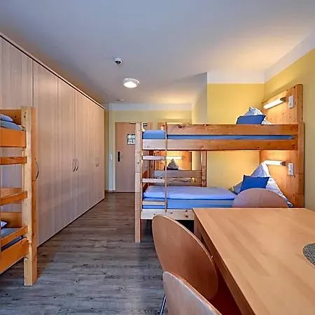 Rote بيت شباب